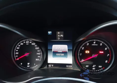 2016 Mercedes-Benz C 300 z USA, uszkodzony, nr VIN 55SWF4JB4GU140658